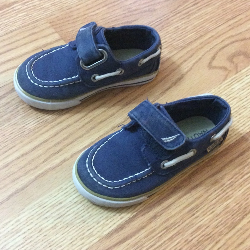 ❌SOLD❌ Nautica boy 7t shoes